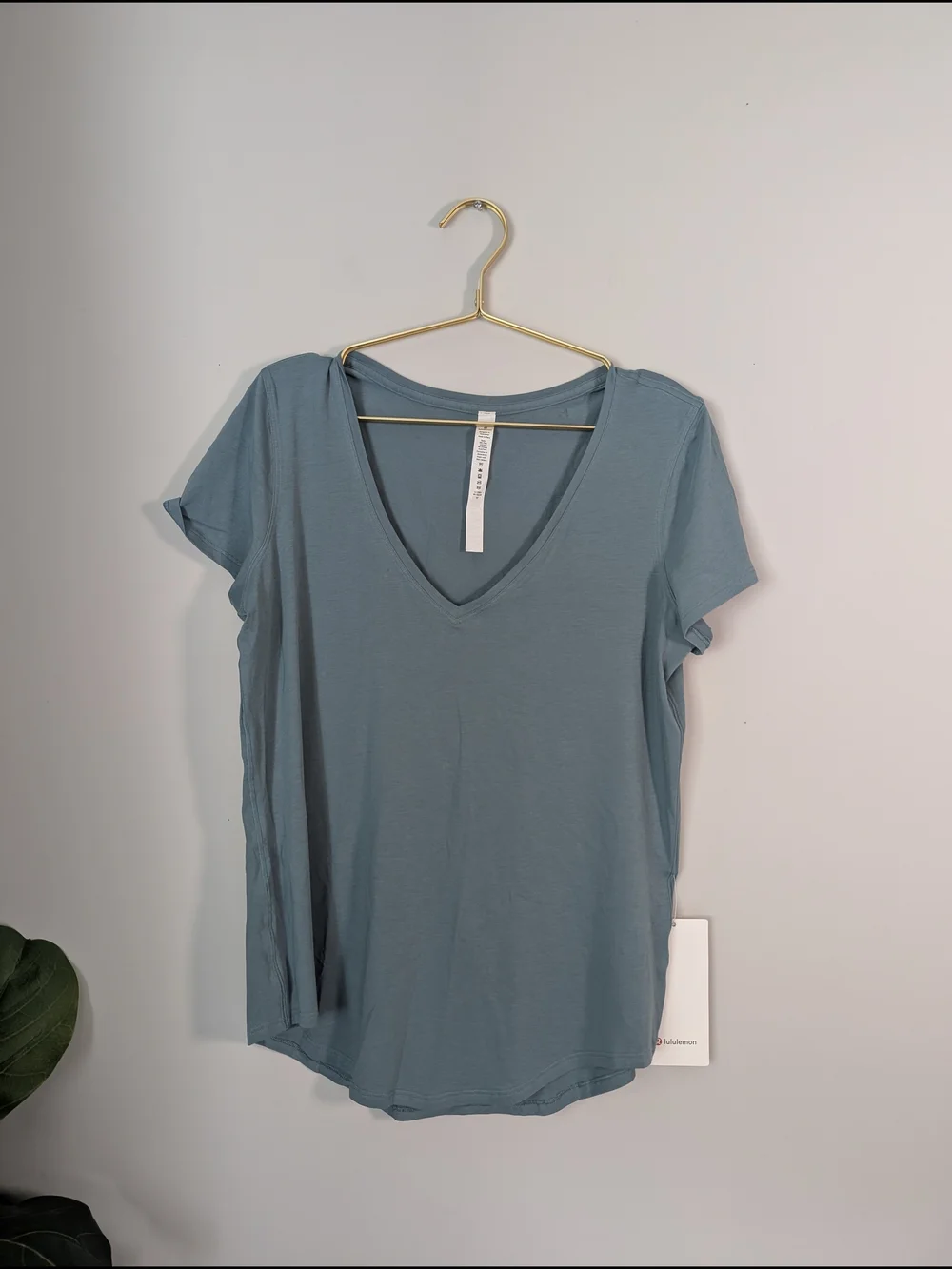 NWT Love Tee V-Neck Short Sleeve Tee in Blue Gray